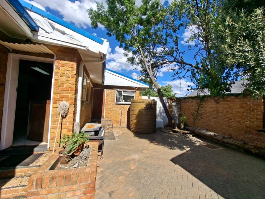 6 Bedroom Property for Sale in Heuwelsig Free State